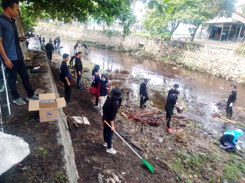 Balai Wilayah Sungai Kalimantan II, Melaksanakan Kegiatan Kebersihan Drainase Pasar Kahayan