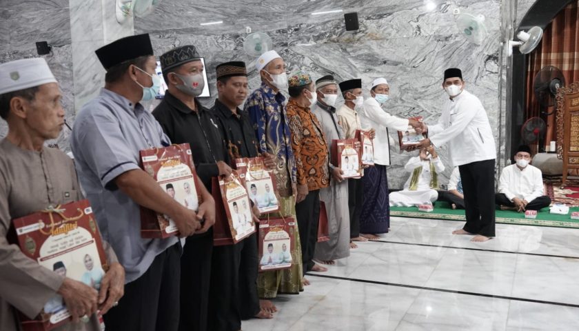 Melalui Safari Ramadhan di Masjid Al Munnawarrah, Pemprov Kalteng Berikan Bantuan Untuk Warga Montalat Kabupaten Barito Utara