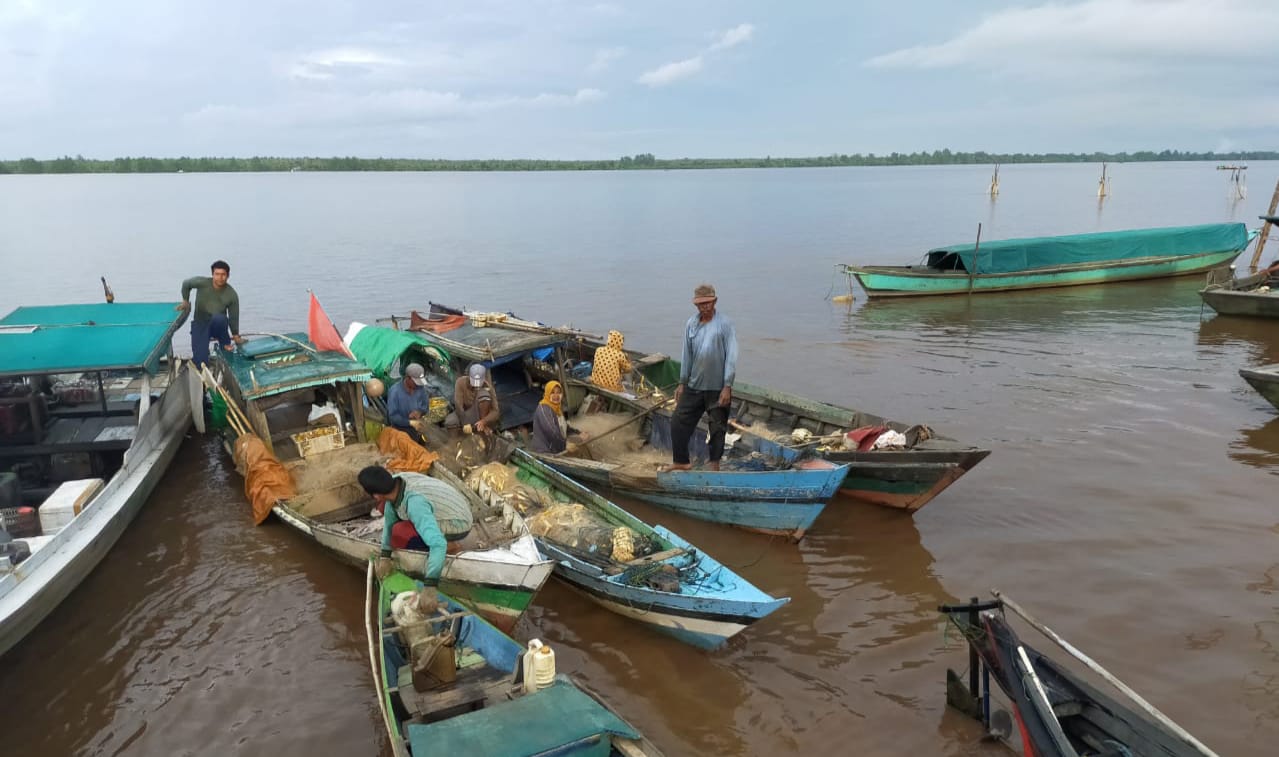 Ombak Besar Dilaut Sekitar, Nelayan Tangkap Sijura Merugi