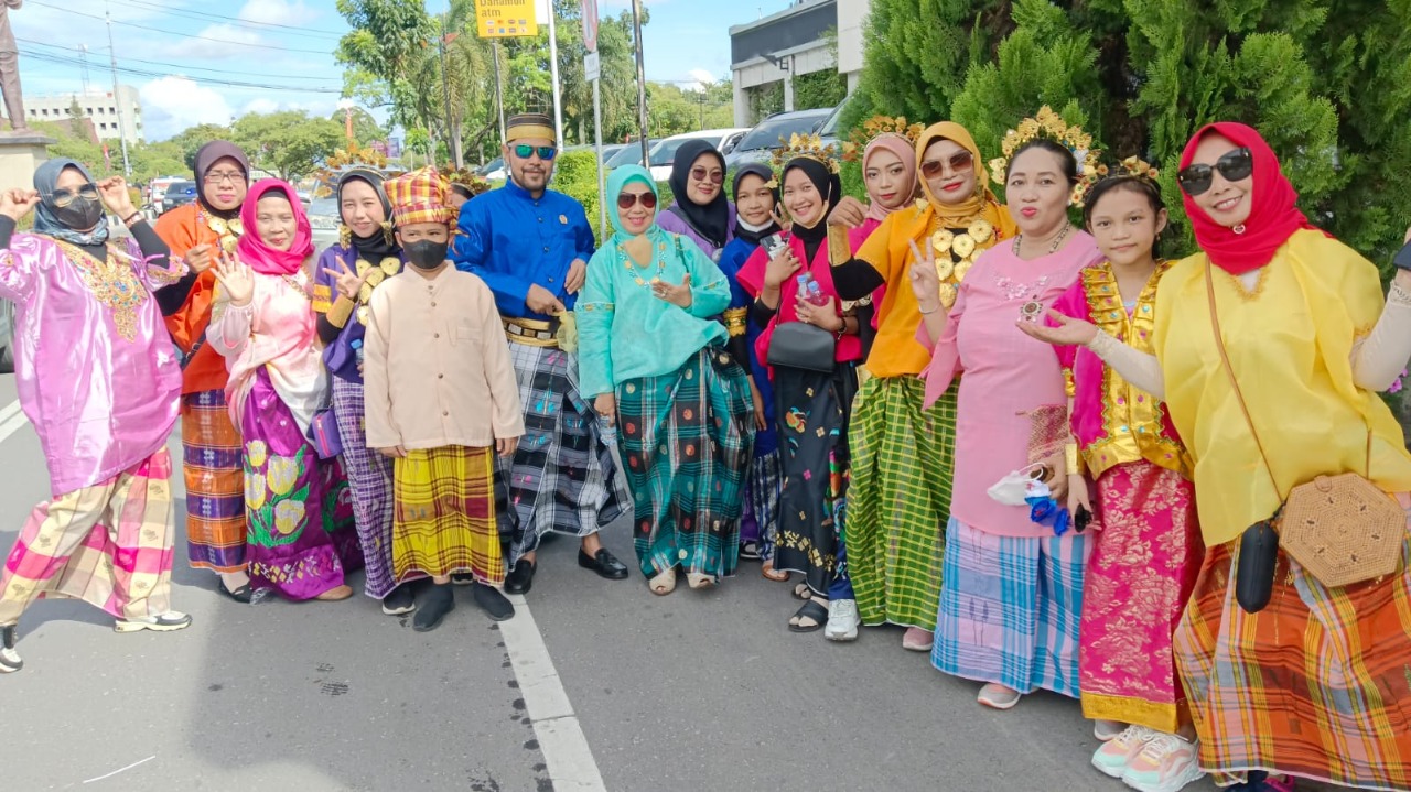 Ikuti FBIM, KKSS Tampilkan Songkok Baju Bodo dan Songkok Recca