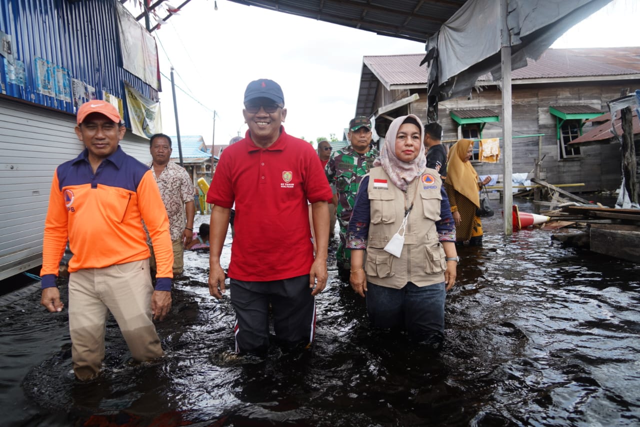 Asisten PemKesra Pantau Banjir di Sejumlah Titik Kota Palangka Raya