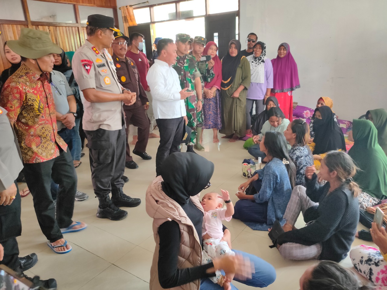 Gubernur Kalteng Tinjau Langsung Posko Terpadu Penanganan Banjir di Kelurahan Padang