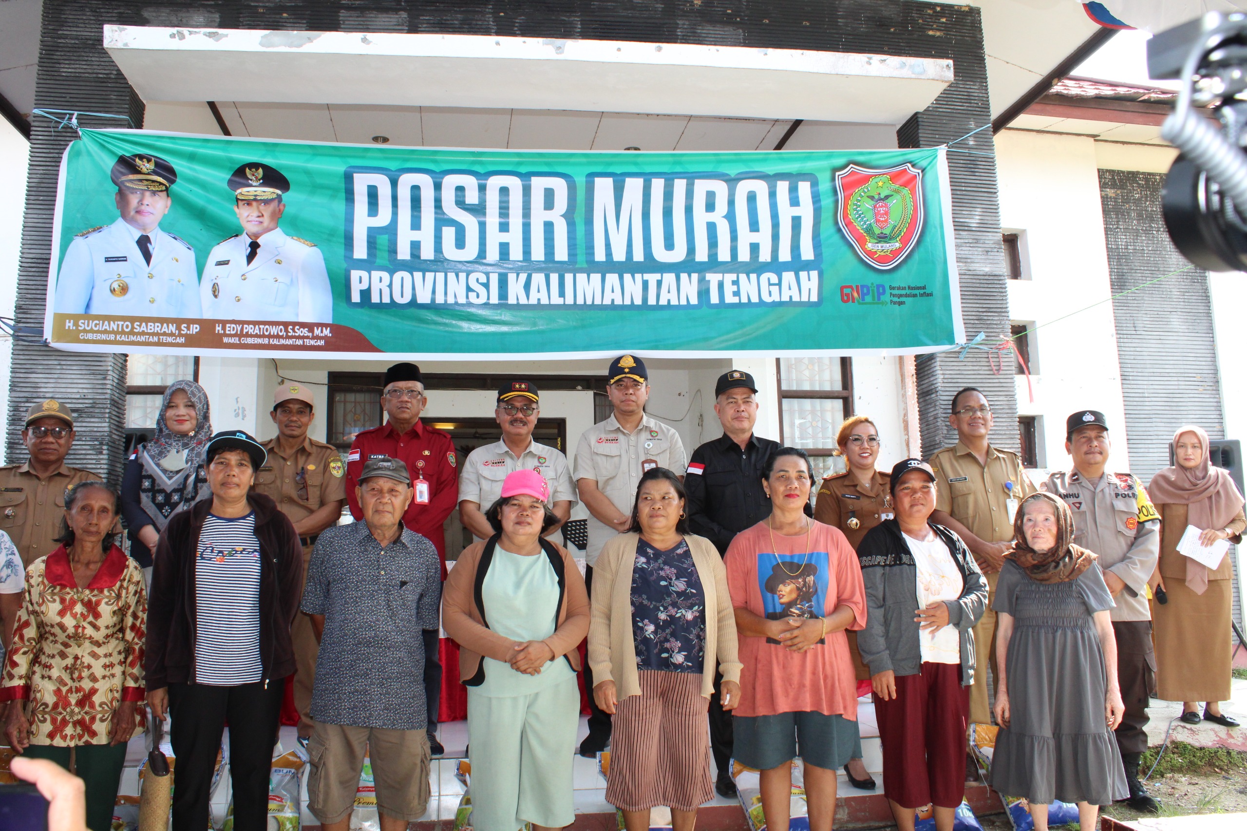 Kaban Kesbangpol Katma F Dirun Hadiri Pasar Murah Berbagi Berkah di Kabupaten Gunung Mas