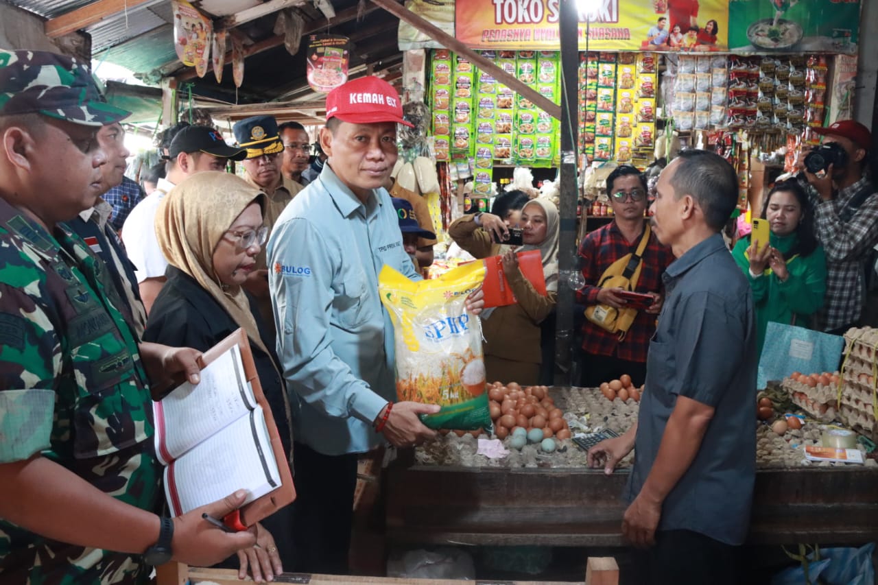 Jelang Ramadan, Sahli Yuas Elko Lakukan Pantauan Harga Pangan di Sejumlah Pasar Palangka Raya