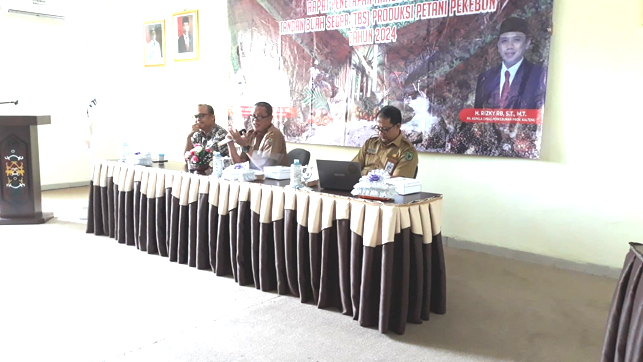 Disbun Kalteng Gelar Rapat Penetapan Harga TBS Kelapa Sawit Periode II Bulan Februari 2024