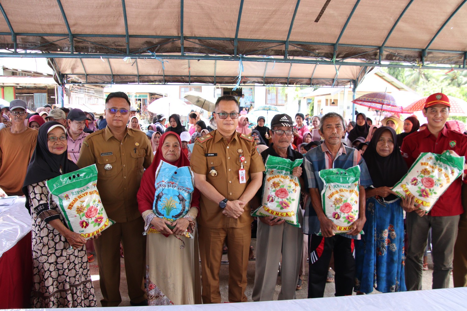 Mewakili Gubernur, Kadis PMD Kalteng Buka Pasar Murah di Kecamatan Dusun Utara Kabupaten Barsel