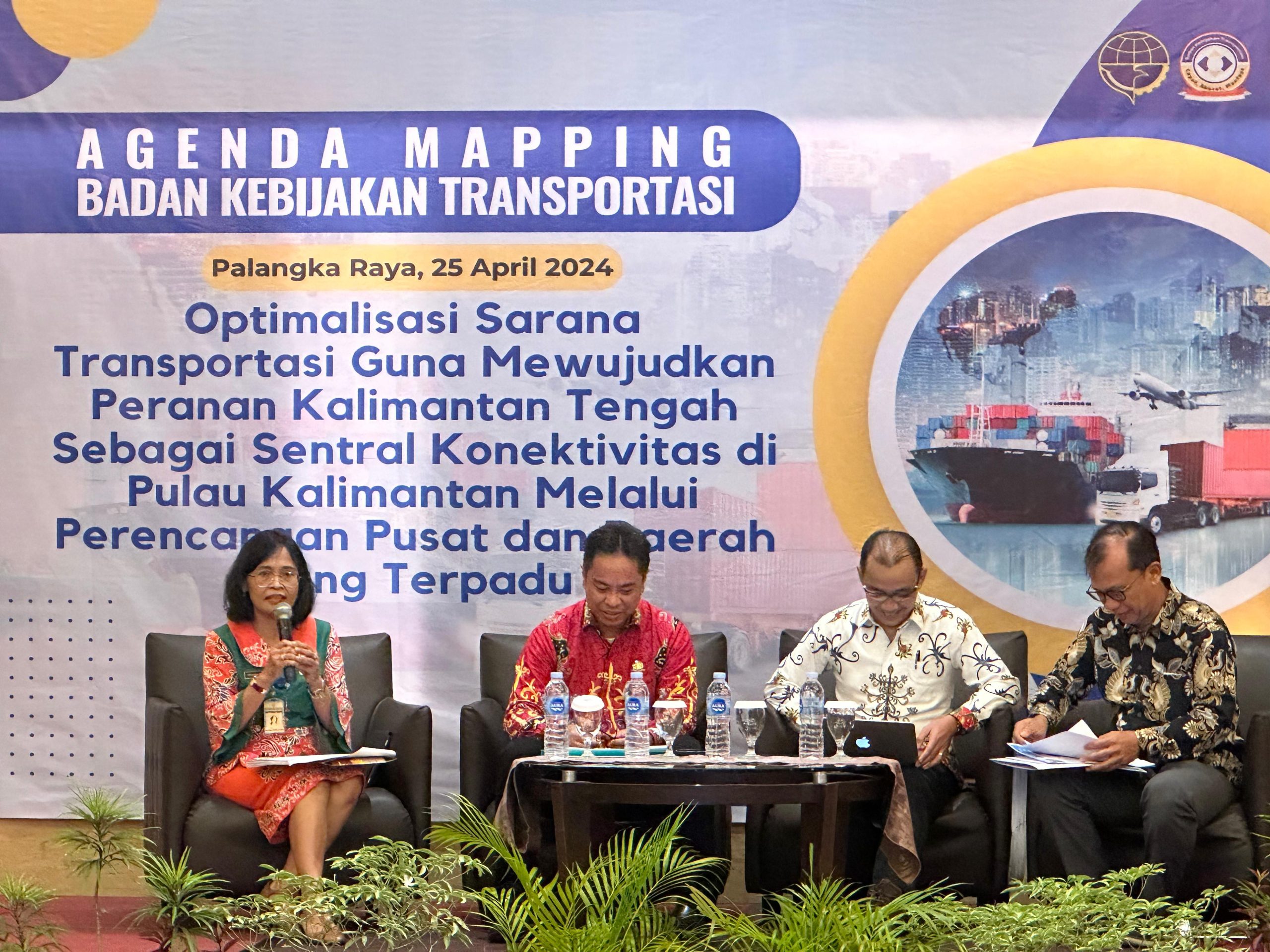 Asisten Ekbang Sri Widanarni Buka Raker Mapping Isu Strategis Sektor Transportasi di Wilayah Kalteng