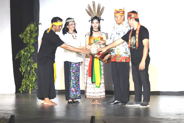 Sahli Gubernur Yuas Elko Buka Pagelaran Sendratari Kalimantan Tengah Tahun 2024