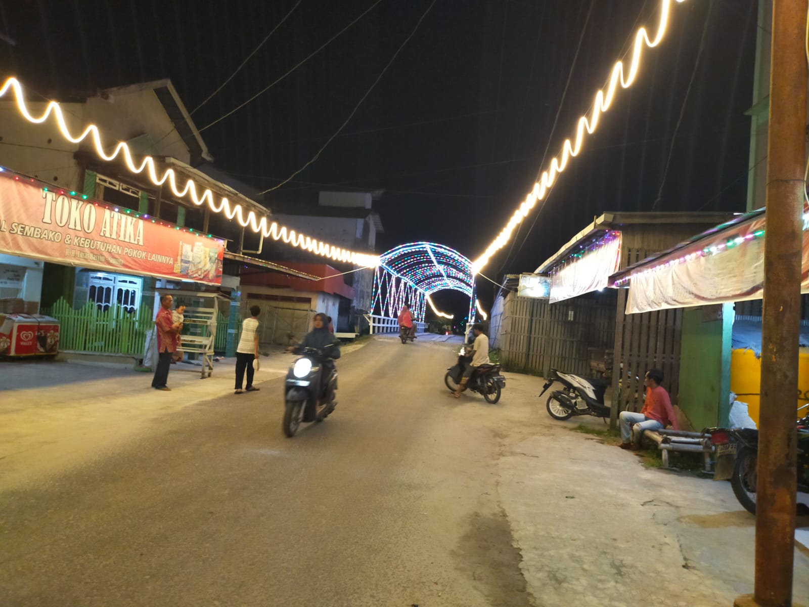 Jalan Pahlawan H Umar Hasyim Berkilau Cahaya