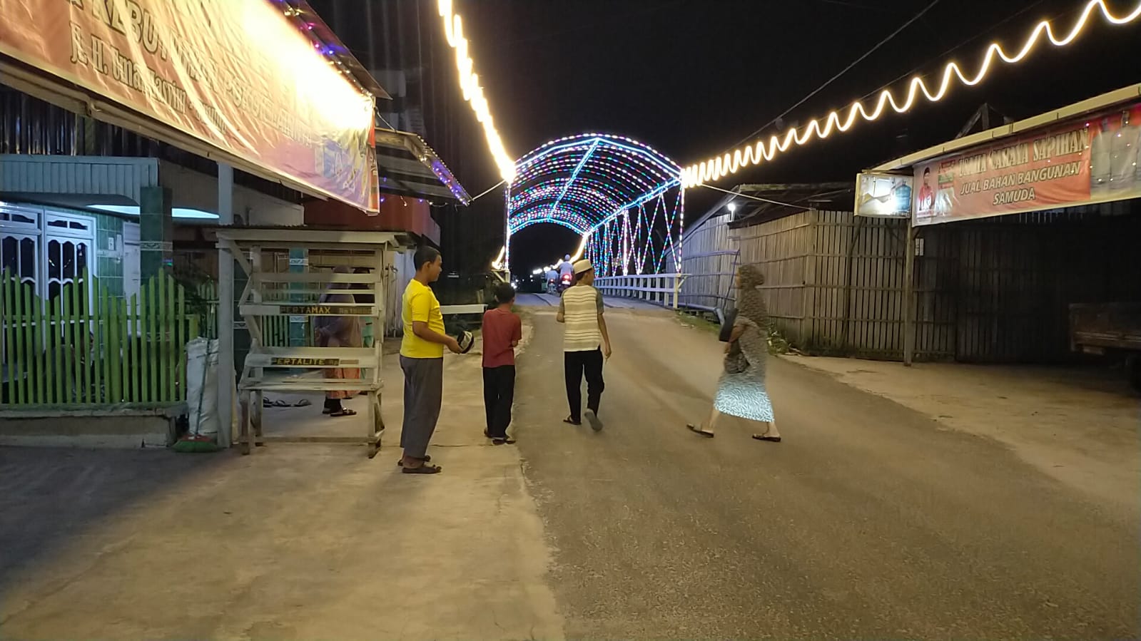 Jalan Pahlawan H Umar Hasyim Berkilau Cahaya