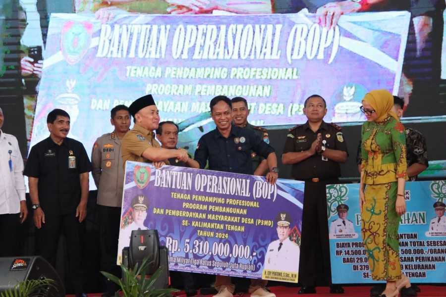 Gubernur Sugianto Sabran Serahkan Secara Simbolis Bantuan Operasional Bagi TPP P3MD
