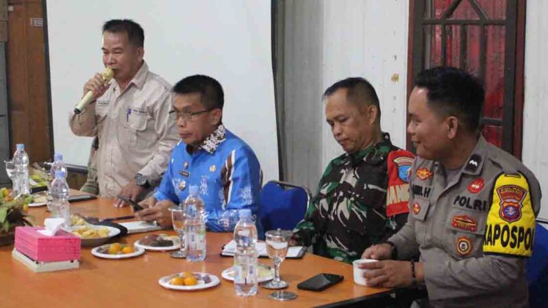 Pj Bupati Mura Monitoring Desk Pilkada 2024 di Kecamatan Sungai Babuat