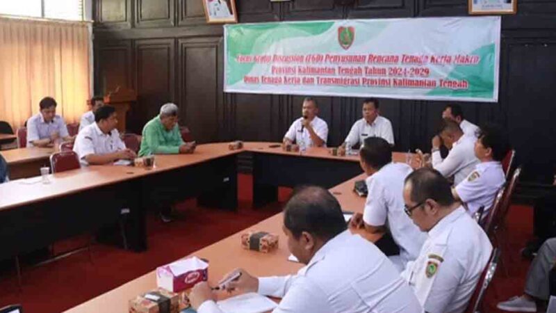 Kepala Disnakertrans Kalteng Buka FGD Penyusunan RTK Makro