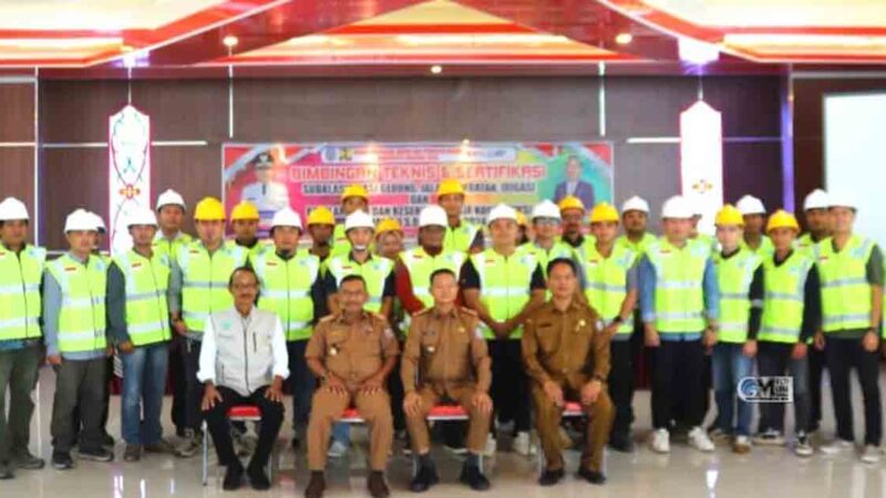 Asisten II Setda Mura Buka Bimtek dan Sertifikasi untuk Tenaga Kerja Konstruksi