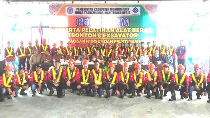Asisten Setda Mura Hadiri Pelepasan Peserta Pelatihan Alat Berat Tronton dan Excavator