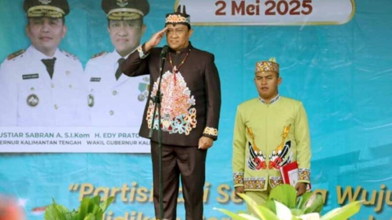 Wagub Edy Pratowo Pimpin Upacara Peringatan Hardiknas