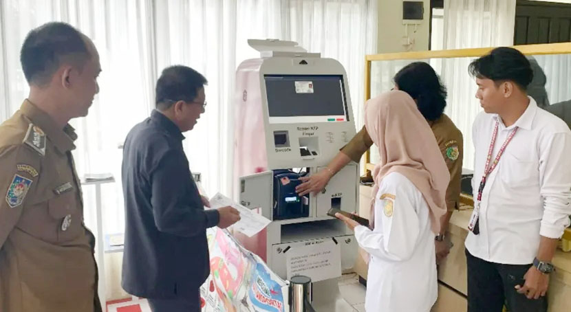 Subandi Lakukan Kunjungan ke Kantor Kecamatan Pahandut Pantau Program PATEN dan ADM