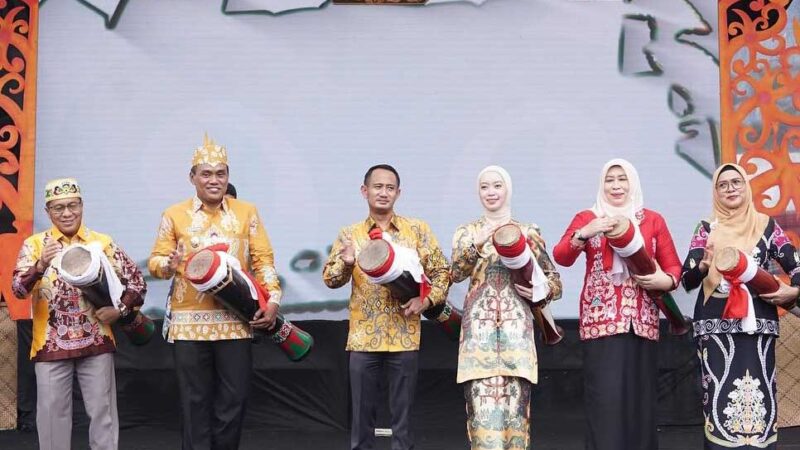 Ketua DPRD Subandi Hadiri Pembukaan Festival Palangka Raya
