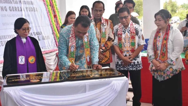 Ketua Bersama Wakil Ketua II DPRD Kota Palangka Raya Hadiri Peresmian GKE Yudea