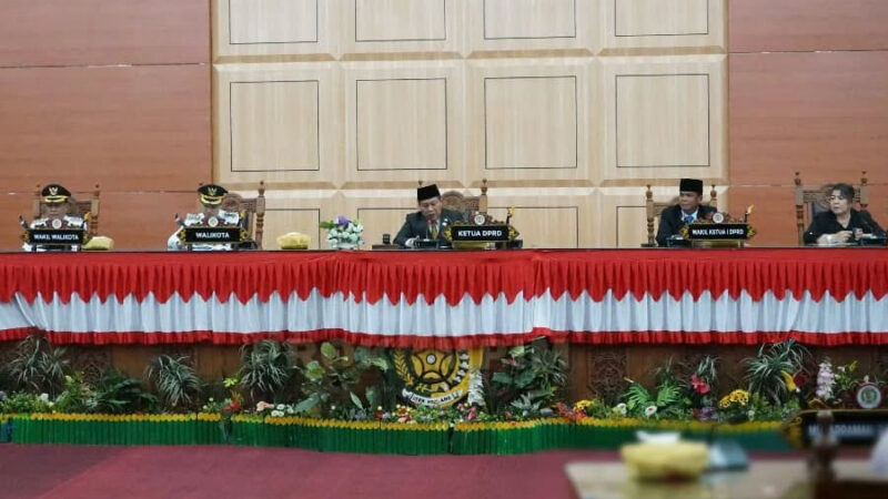 Rapur DPRD Penyampaian Visi Misi Wali Kota Palangka Raya Periode 2025–2030