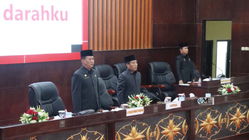 Rapur Dengarkan Pemandangan Umum Fraksi-fraksi Terhadap Tiga Raperda