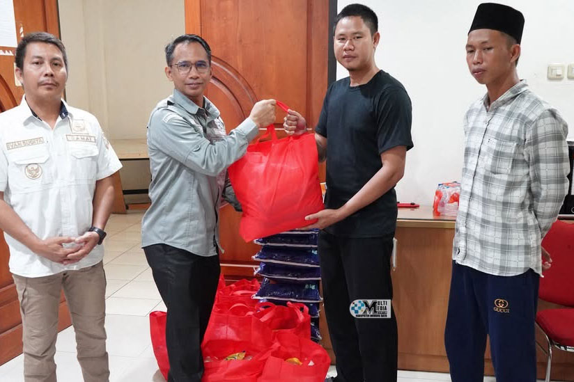 Penyaluran Bansos ke Pondok Pesantren Salapiah Almu’minun dari Pemkab Mura