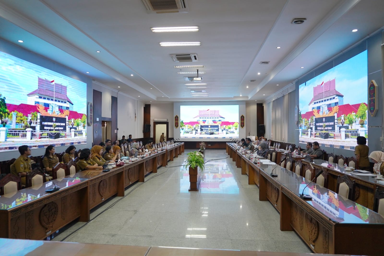 Rapat Pansus DPRD dengan Tim Pemprov Kalteng Terkait Penyelenggaraan Penanaman Modal dan PTSP