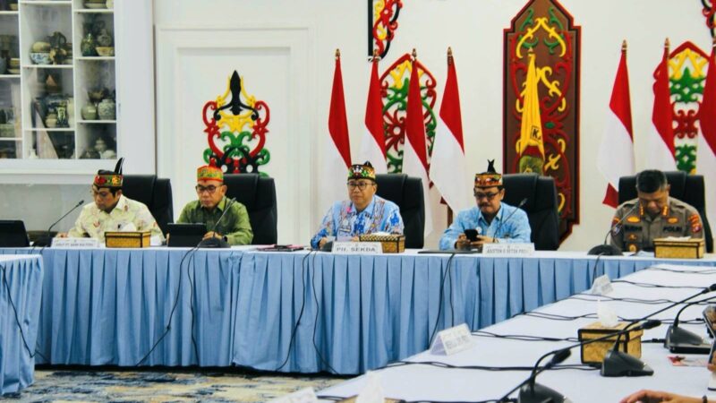 Plt. Sekda Kalteng Tegaskan Penyaluran Bantuan Tepat Sasaran dan Terintegrasi pada Rakor Unsur Pendukung KHBS 4 Plt. Sekda Kalteng Tegaskan Penyaluran Bantuan Tepat Sasaran dan Terintegrasi pada Rakor Unsur Pendukung KHBS