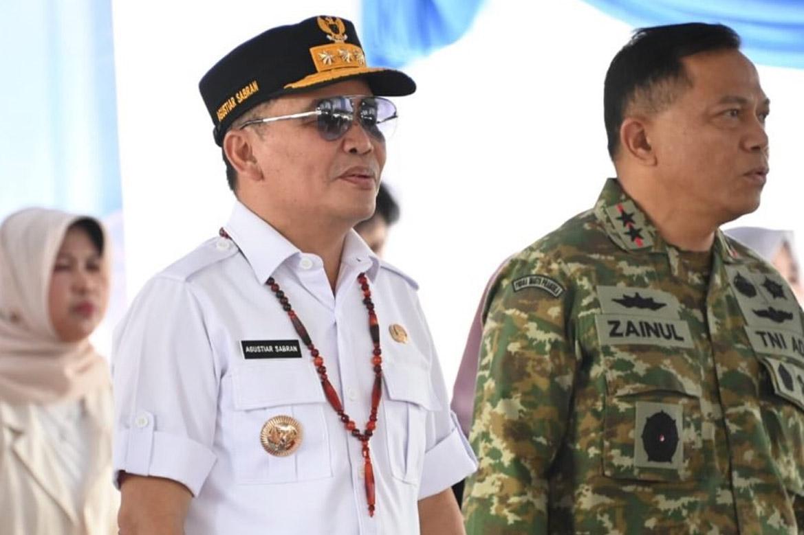 Gubernur Kalteng Salurkan Sejumlah Bantuan Termasuk BLT KHBS di Kotawaringin Barat
