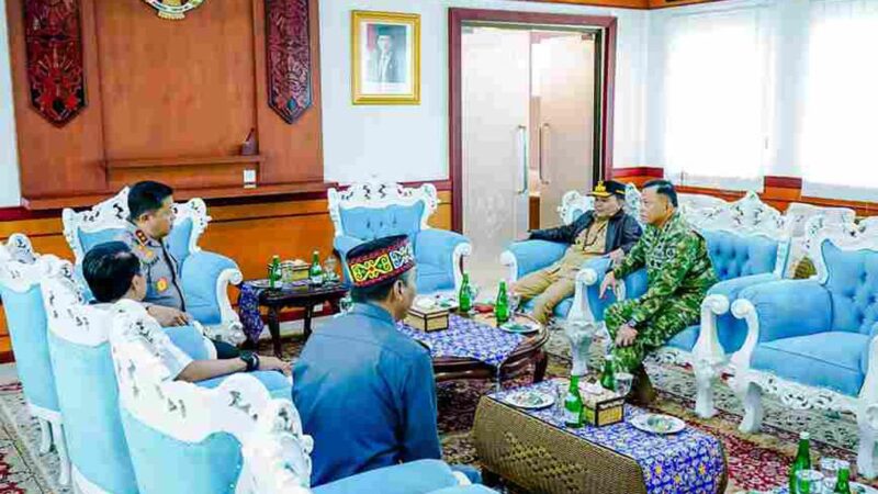 Gubernur Kalteng Sambut Kedatangan Mentri Pertahanan dan Satgas PKH Kunker ke Murung Raya 4 Gubernur Kalteng Sambut Kedatangan Mentri Pertahanan dan Satgas PKH Kunker ke Murung Raya
