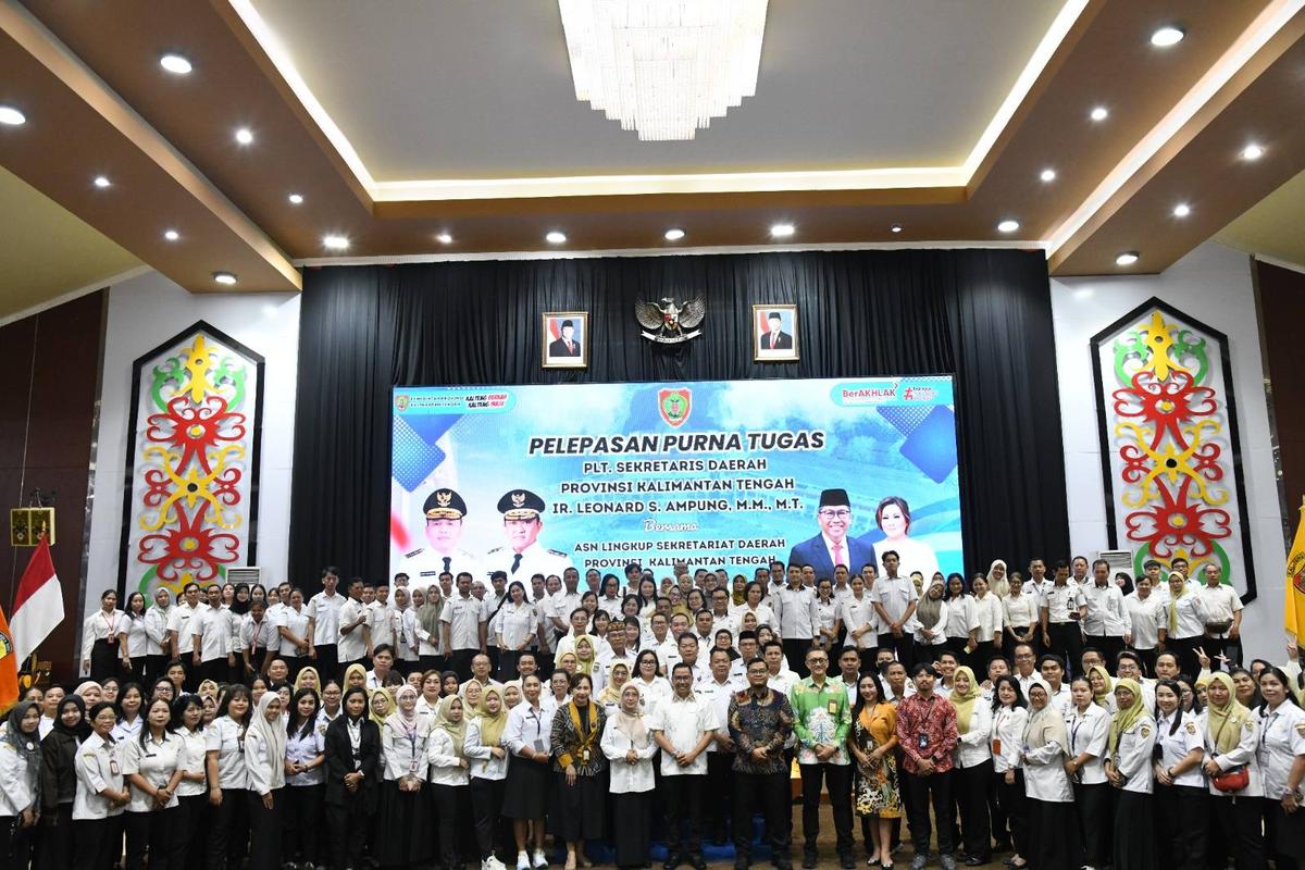 Pelepasan Purna Tugas Plt. Sekda Leonard S. Ampung bersama ASN Lingkup Setda Kalteng 1 Pelepasan Purna Tugas Plt. Sekda Leonard S. Ampung bersama ASN Lingkup Setda Kalteng