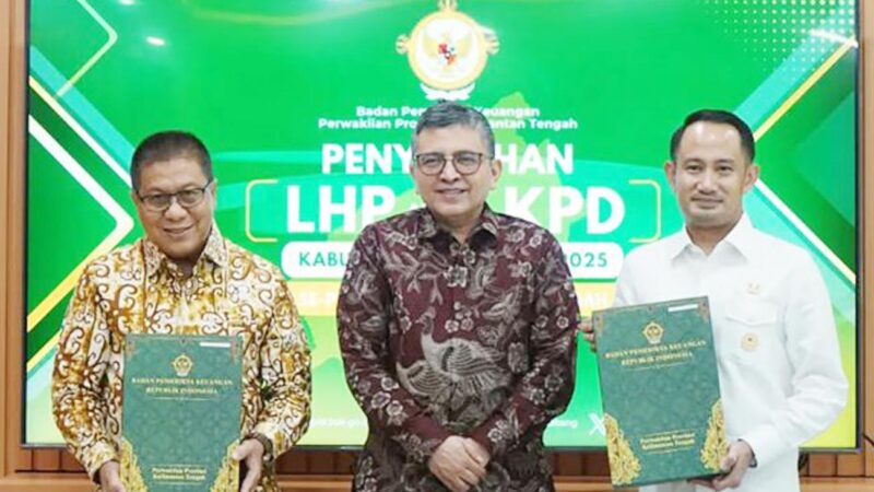 Ketua DPRD Hadiri Penyerahan LHP LKPD, Dukung Pengelolaan Keuangan Daerah yang Bertanggung Jawab 2 Ketua DPRD Hadiri Penyerahan LHP LKPD, Dukung Pengelolaan Keuangan Daerah yang Bertanggung Jawab