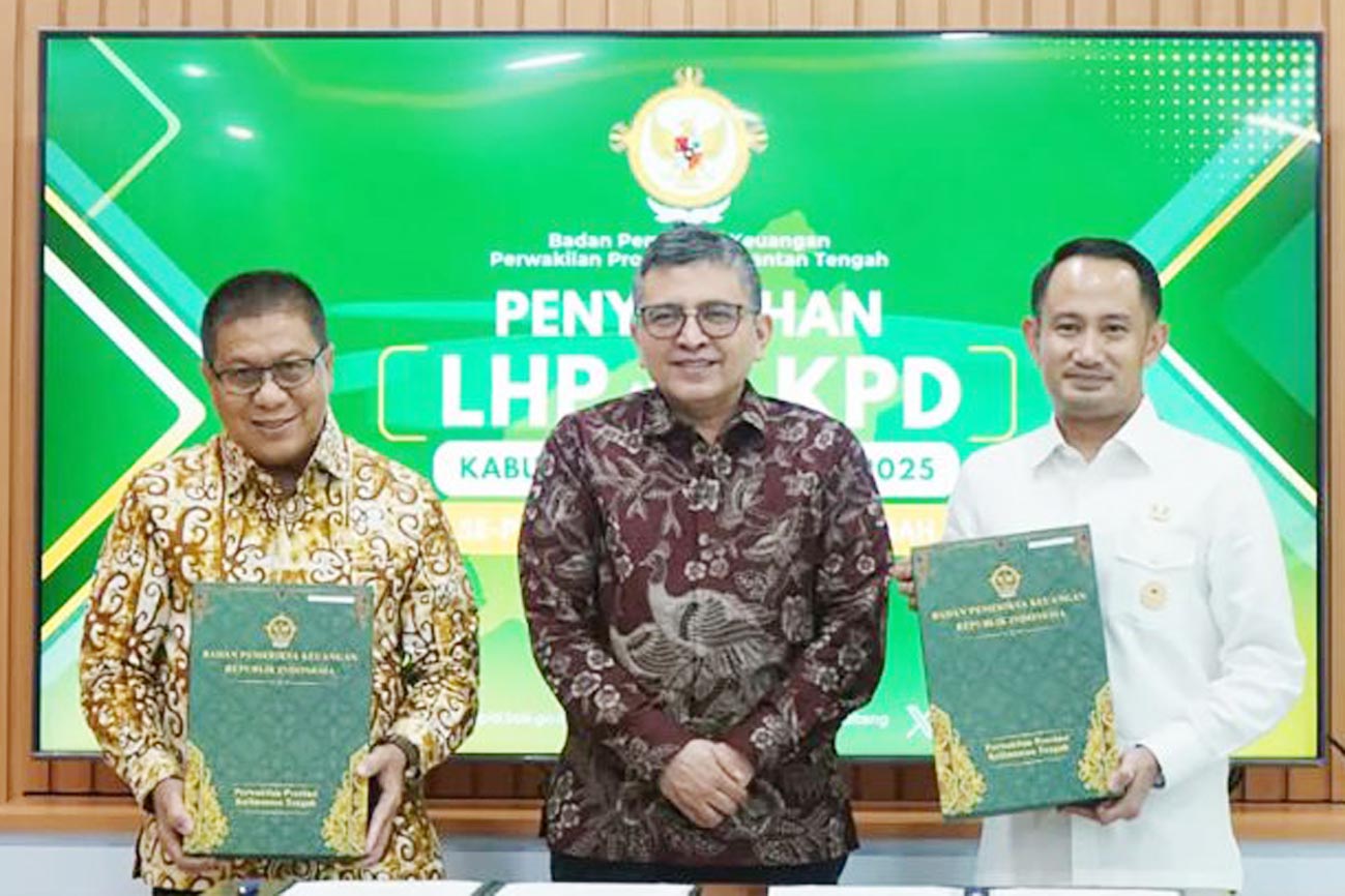Ketua DPRD Hadiri Penyerahan LHP LKPD, Dukung Pengelolaan Keuangan Daerah yang Bertanggung Jawab 1 Ketua DPRD Hadiri Penyerahan LHP LKPD, Dukung Pengelolaan Keuangan Daerah yang Bertanggung Jawab