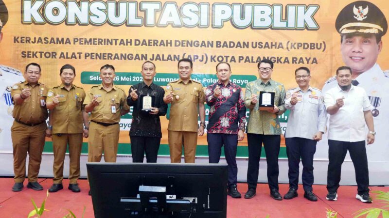 Anggota Komisi II DPRD Hadiri Konsultasi Publik KPDBU Alat Penerangan Jalan