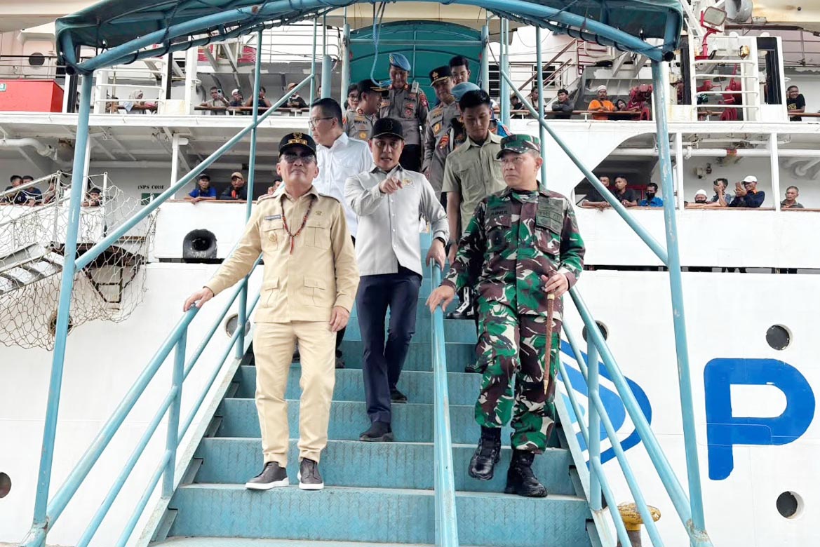 Gubernur Kalteng Pantau Arus Mudik Lebaran di Pelabuhan Sampit
