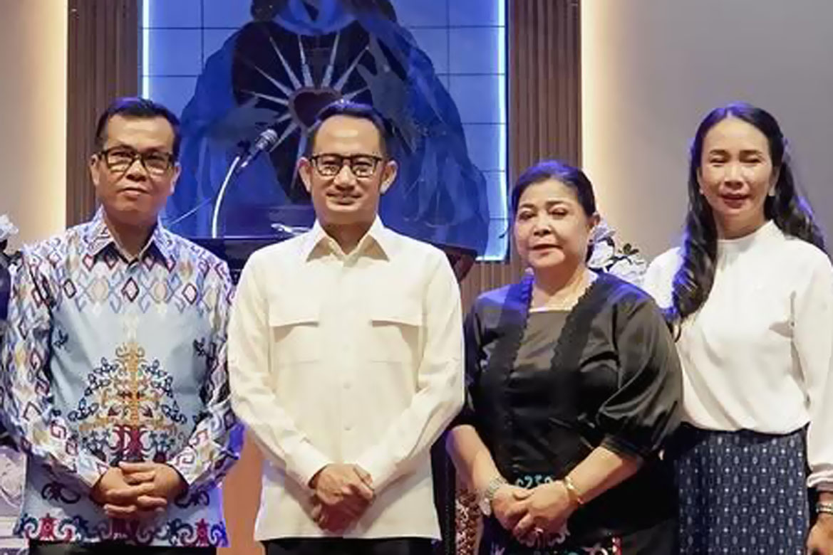 Wakil Ketua II DPRD Kota Palangka Raya Hadiri Perayaan Paskah dan HUT ke-32 Jemaat GKE Panarung