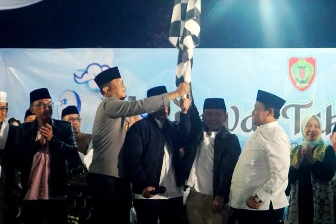 Sambut Hari Raya Idul Fitri 1447 H, Gubernur Kalteng Lepas Peserta Pawai Takbiran