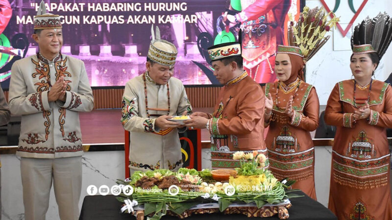 Gubernur Kalteng dan Unsur Pimpinan Daerah Jalin Kebersamaan dalam Syukuran Hari Jadi Kapuas 3 Gubernur Kalteng dan Unsur Pimpinan Daerah Jalin Kebersamaan dalam Syukuran Hari Jadi Kapuas
