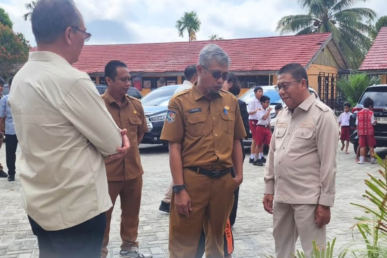 Tinjau Sapras, Ketua DPRD Bersama Komisi III DPRD Palangka Raya Kunker ke SDN 2 Palangka