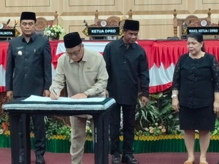 Rapat Paripurna DPRD Kota Palangka Raya Terkait Penetapan Raperda Penerangan Jalan