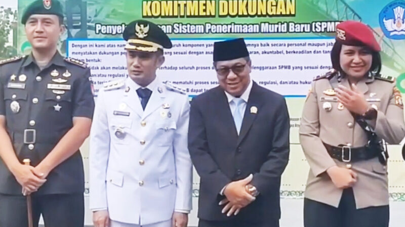 Ketua DPRD Palangka Raya Tandatangani Komitmen Penyelenggaraan SPMB Tahun Ajaran 2026/2027