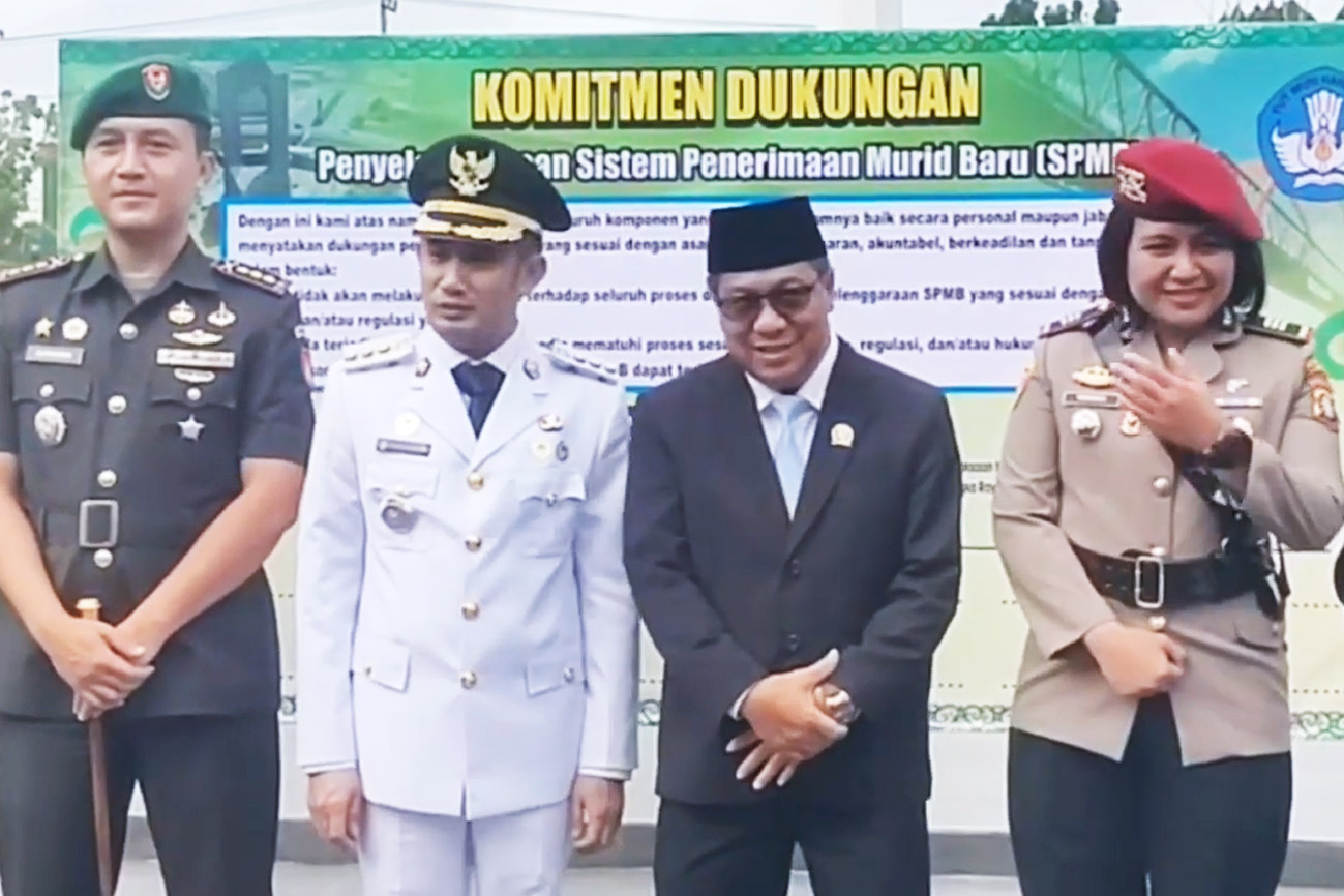 Ketua DPRD Palangka Raya Tandatangani Komitmen Penyelenggaraan SPMB Tahun Ajaran 2026/2027 1 Ketua DPRD Palangka Raya Tandatangani Komitmen Penyelenggaraan SPMB Tahun Ajaran 2026/2027